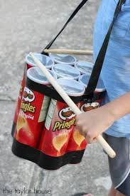 Tous Ces Gens Recuperent Les Boites De Chips Pringles Ils En Font Des Trucs Super Sympa Boites De Pringles Instruments De Musique Maison Instrument De Musique
