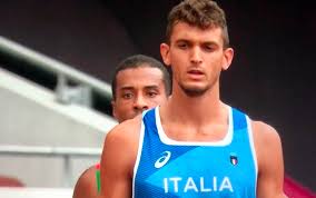 Nei concorsi di salto in lungo e triplo, quando ci sono più di 8 concorrenti, a ogni atleta sono concesse tre prove, agli 8 che ottengono le migliori misure sono concesse ulteriori tre prove. 27gnlbwuaawihm