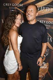 Moderne et complètement habitée par ses personnages, camille passe du chant à la comédie avec une aisance naturelle qui vous donne envie de rentrer. Viproom Gioia St Tropez Parties1 Technikart