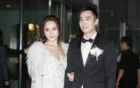 #賴弘國 #鍾欣潼 here's 阿嬌 #鐘欣潼 在ig上放上鑽戒照，看來男友「醫界王陽明」#賴弘國 求婚成功了! Obqw5csjgfotlm