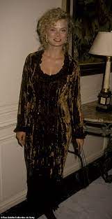 Romy windsor net worth is $850,000 mini biography. Wjnghdjr2nkpnm