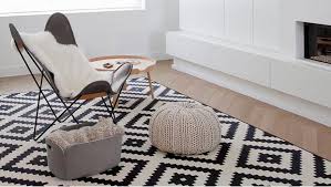Sommer dekoration zuhause dekoration schlafzimmer schwarz wei. Teppiche In Schwarz Weiss Ein Farb Duo Fur Spannende Effekte Westwing