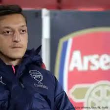 Özil facing career crossroads at Arsenal