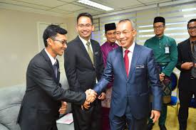 Daripada portal rasmi spa, tangga gaji pegawai tadbir diplomatik bermula daripada minimum rm 2235.00. Mindef Malaysia Na Twitterze Perjumpaan Pegawai Lantikan Baru Pegawai Tadbir Diplomatik Ptd Gred M41 Mindefmalaysia Bersama Ksu Ds Arahimradzi Di Wisma Pertahanan Sebentar Tadi Mindefmalaysia Https T Co Dcw1b2vmmm