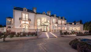 An 80 Million Beverly Hills Mega Mansion Fit For Royalty Beverly Hills Rumah Megah Rumah Besar