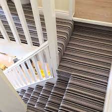 Karpet merupakan alas lantai yang akan mempercantik tampilan rumah anda. Karpet Tangga Pasang Karpet Tangga Dekorasi Rumah 751300684