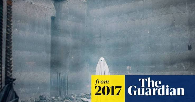 A Ghost Story review – Casey Affleck goes undercover in a strange and  haunting tale | Romance films | The Guardian