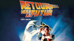 En 1985, le jeune lycéen marty mcfly voyage dans le temps, revenant en 1955 via une voiture delorean créée par le professeur emmett brown qui a été assassiné. En Images Retour Vers Le Futur A 30 Ans Que Sont Devenus Ses Personnages Cultes Magicmaman Com