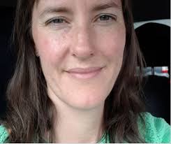 Mae Think Dirty yn ap ffôn clyfar sy'n caniatáu i ddefnyddwyr chwilio am  gynhyrch a'u cynhwysion, gan eu helpu i wneud penderfyniadau mwy gwybodus  am y cynhyrch harddwch, y cartref a gofal