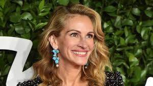 All access' and the movie 'mother's day.'. Julia Roberts Daughter Hazel Makes Red Carpet Debut Glbnews Com