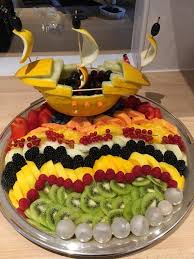 Marea De Frutas Barco Con Melon Mango Uvas Zanahoria Fruit Dessert Recipes Food Carving Fruit Recipes