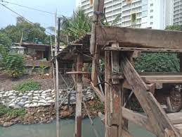 Bagi rekan rekan yang saat ini sedang mencari informasi seputar tempat kursus arsitektur yang pas dan berkualitas, indo design center (idc) merupakan solusi yang tepat. Di Tengah Apartemen Megah Terselip Jembatan Reyot Warga Kampung Rawa Timur Okezone Megapolitan