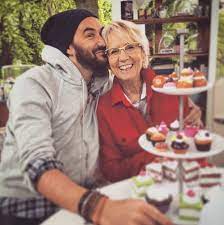 @mercotte, à 76 ans sa recette pour être en forme : Cyril Lignac Et Mercotte Bisous Sucre