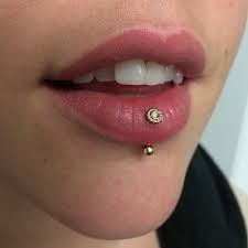 get angry piercingsbyaj cjmaxwell i did this vertical labret piercing lip piercing