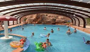 piscine couverte chauffee du camping village de la guyonniere en vendee vendee camping parc aquatique