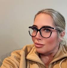 Kathy Kyzer's Instagram, Twitter & Facebook