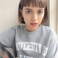 フラットショートバング ボブ 表参道の美容室 lora garden ロラドットガーデン momoのヘアスタイル 髪型 ヘアカタログ lala ララ マチルダ ボブ ヘアスタイル ボブ グランジヘアー