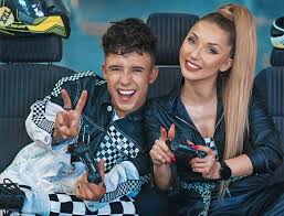 I knew waking up with you in my arms i knew this ain't a love that can last for long and you you say you think i could be the one but i don' Cleo I Dawid Kwiatkowski To Bratnie Dusze