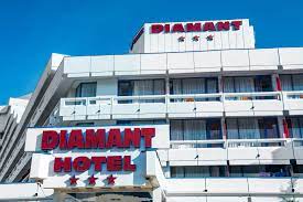 Descriere harta poze filme facilitati tarife evenimente comentarii contact. About Hotel Diamant