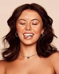 Samantha Coles's Instagram, Twitter & Facebook