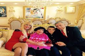 Η σύζυγος του δημάρχου αμαρουσίου, μαρίνα πατούλη, μίλησε για όλα στην κάμερα της εκπομπής καλημερούδια. Zeygos Patoylh 3exwrista Mnhmosyna Gia Thn Mhtera Toy Patoylh Eikones Radar Gr