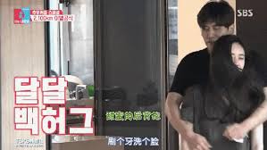 Yu xiaoguang, despite the busy schedule, managed to stand aside his wife and witness the moment. Lk3pr Mwzxjmbm