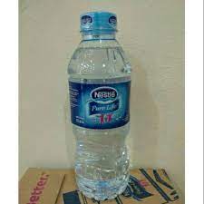 Dengan kualitas air minum yang terjaga, aqua ini juga hadir dalam berbagai kemasan yakni aqua botol, aqua galon, dan juga aqua gelas yang bisa kamu sesuaikan dengan kebutuhan. Nestle 330 Ml Isi 24 Pcs Air Mineral Botol Air Minum Dalam Kemasan Nestle Purelife Shopee Indonesia