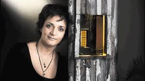 Lenette van dongen (zaandam, 1 december 1958) is een nederlands cabaretière en zangeres. Lenette Van Dongen Trouw