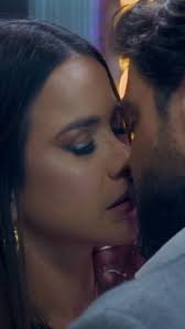 ¡Por fin el beso que todos esperaban! Juana Levy le correspondió el beso a  Marcelo y dividió posturas. Descubramos todo lo que pasa con  #RojoCarmesí,💄de lunes a viernes a las 8:00 p.m. por el Canal ...