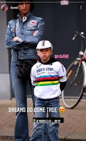 Remco evenepoel ha protagonizado una tremenda caída tras precipitarse de cabeza y al vacío por un puente en el giro de lombardía. Dromen Komen Echt Uit Vriendin Deelt Schattige Foto Van K Het Belang Van Limburg Mobile