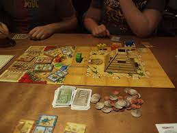 In diesem spiel rennen fünf kamele um die wette. Camel Up Wikipedia