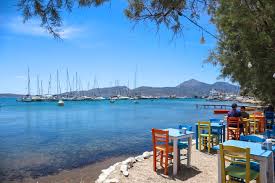 «simantikes oi touristikes roes» leei o dimarchos meta tin provoli tou nisiou apo to bbc Visiting Milos Island And The Charming Village Of Adamas Greece