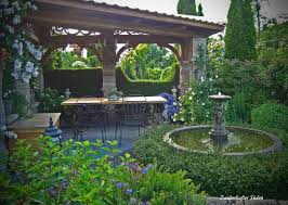 Zauberhafter Suden Der Garten Von Petra Steiner Gartentraum Und Geliebtes Refugium Wasserspiel Garten Traumgarten Wasser Im Garten