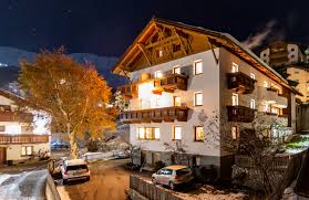Ubernachten in serfaus fiss ladis in tirol tipps fur hotels erfahrungsbericht im kinderhotel lowe du kannst gern bei mir. Pension Alpenrose In Serfaus Angebote Zimmer Verfugbarkeit