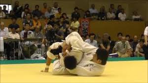 회로에 전류가 흐르려면 회로 양단의 전압을 일정하게. ìœ ë„ ë‚˜ë¬´ìœ„í‚¤