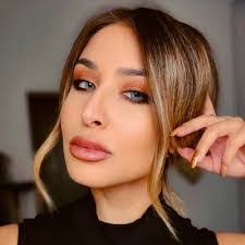 Brandy Rae's Instagram, Twitter & Facebook