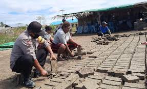 Bawang merah dan putih ternyata dapat membesarkan alat vital secara alami dan aman. Elvis Palpialy Lakukan Pelatihan Pembuatan Batu Bata Di Kampung Kuler Merauke Lelemuku Lelemuku Com Kebanggaan Anak Negeri Portal Berita Yang Informatif Dan Objektif