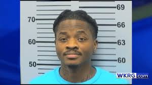 Mobile man, convicted felon sentenced after police find gun in car after  chase: USDOJ