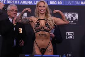 Ebanie Bridges and her first topless photo, a Christmas gift to her fans |  Marca