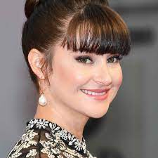 Voluminous hair with feathery bangs. 25 Ways To Wear Fringe Bangs As Seen On Celebs