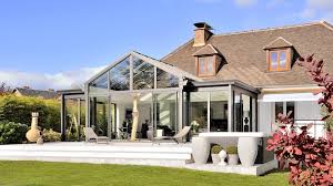 Avant Apres Une Nouvelle Veranda Pour Rajeunir La Maison Veranda Alu Veranda Deco Maison Moderne