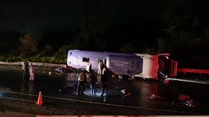 Se al lugar del accidente acudieron los servicios de emergencia del estado de méxico. Sube A 15 La Cifra De Muertos Por Accidente En La Mexico Toluca
