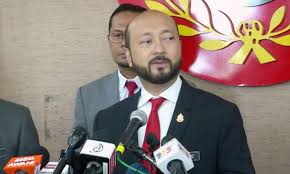 Saya mengaku sudah bergelar isteri izzar sejak 23 julai lalu kerana menuruti keputusan. Saya Masih Mb Kedah Dan Bapak Saya Masih Pm Minda Rakyat