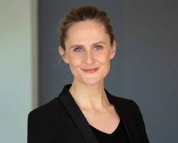 Société Générale confie les rênes des activités retail en France à Lubomira  Rochet