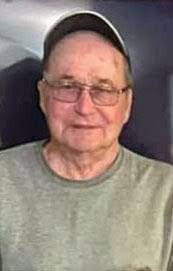 Kent Lloyd's Instagram, Twitter & Facebook