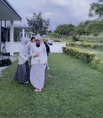 Saya menyukai kedua negara tersebut. 9 Potret Rumah Keluarga Gen Halilintar Di Malaysia Beda Jauh Dengan Rumah Atta Aurel Rumah123 Com
