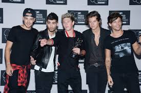 Love Will Tear Us Apart T Shirt Louis Tomlinson The 33 Best Photos From Zayn Malik S Time In One Direction Com Imagens Look Looks Shows