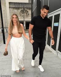 Stockfotos und bilder bei imago images lizenzieren, sofort downloaden und nutzen Connagh Howard Von Love Island Prasentiert Sich Mit Seiner Freundin Beth Dunlavey Loved Aktuelle Boulevard Nachrichten Und Fotogalerien Zu Stars Sternchen