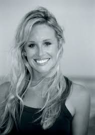 Elizabeth Toon's Instagram, Twitter & Facebook