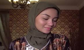 Jual baju coupel dan baju pria & wanita kualitas bagus sehingga nyaman digunakan klik di ayobelanjabaju.com. Ariel Tatum Profil Dan Biodata Lengkap Dengan Agama